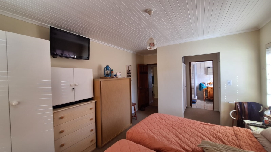 5 Bedroom Property for Sale in Stilbaai Wes Western Cape